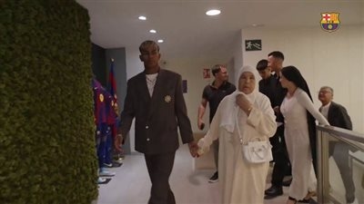 من أجل عيون جدته.. لامين يامال يوقع لبرشلونة حتى 2031 ويستلم قميص ميسي