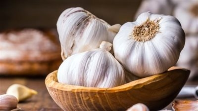 لماذا نشعر بالعطش الشديد بعد تناول الثوم
