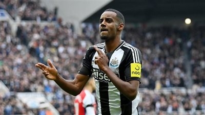 الهلال السعودي يخطط لخطف ألكسندر آيزاك من نيوكاسل يونايتد بعد رفض ليفربول