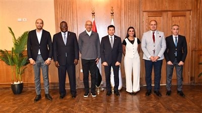وزير الرياضة يستقبل الرئيس التنفيذي للاتحاد الدولي للاسكواش ورئيسة الاتحاد المصري
