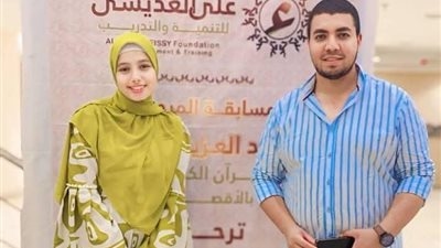 محفظ قرآن يهدي رحلة عمرة للطالبة المتفوقة في الثانوية العامة أينور بعد حصولها على 92% في الثانوية العامة