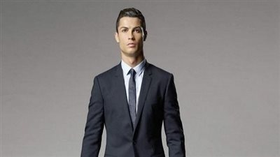 "هل تعجبك سيارتي؟".. كيف حاول رونالدو إقناع مصفف شعره بالحصول على رقم هاتف فتاة؟