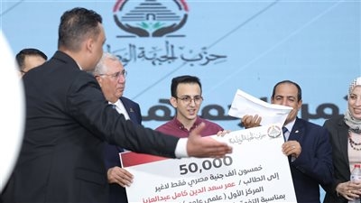 حزب الجبهة الوطنية يكرم ثلاثة من أوائل الثانوية العامة بمحافظة الغربية