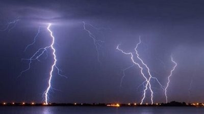 رقم قياسي عالمي..صاعقة برق تمتد عبر خمس ولايات أميركية في ظاهرة نادرة