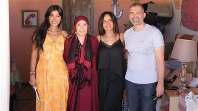 بطولة محمد فراج وزينة.. صور جديدة من كواليس مسلسل ورد وشوكولاتة