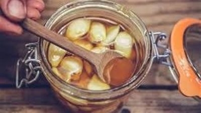 مزيج الثوم والعسل.. وصفة قديمة بقدرات طبية مذهلة