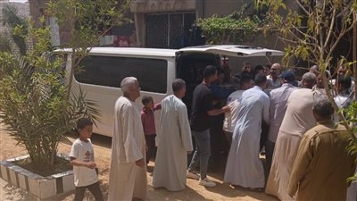 في جنازة عسكرية وشعبية مهيبة.. تشييع جثمان اللواء نجيب عبد السلام قائد الحرس الجمهوري بمسقط رأسه بالفيوم