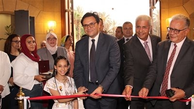 وزير الثقافة يفتتح فعاليات الدورة الثالثة لبينالي القاهرة الدولي لفنون الطفل