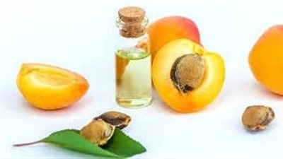 يؤخر علامات تقدم السن..تعرف على فوائد زيت المشمش
