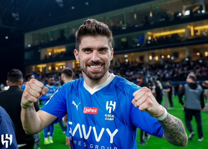 الهلال يسحق العروبة برباعية ويشعل سباق اللقب