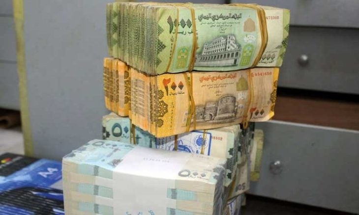 يقترب من 2800.. الريال اليمني يسجل انهيارًا تاريخيًا أمام الدولار في عدن
