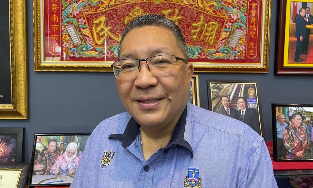 Mayor urges animal lovers to follow laws on strays