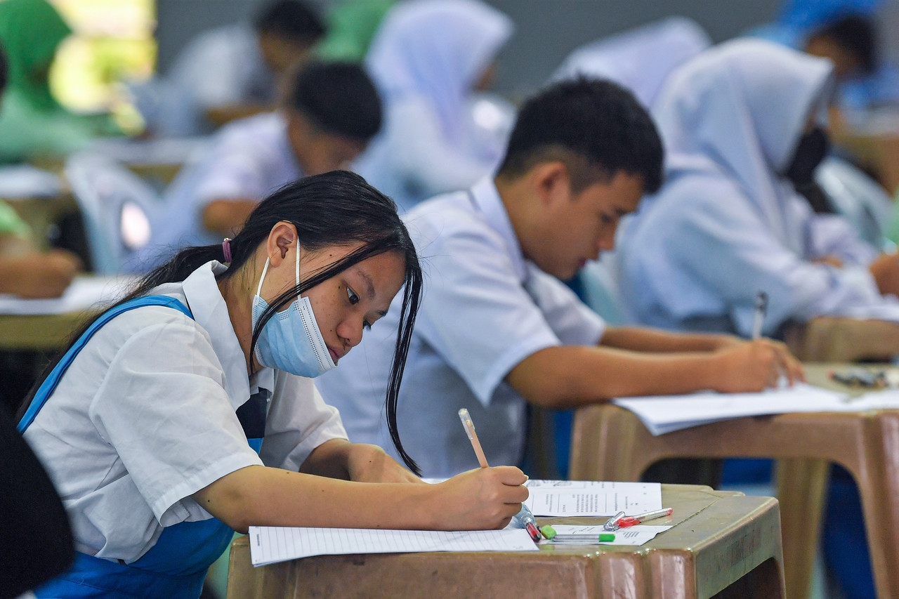 Sarawak education director: 800 candidates absent from 2024 SPM exams