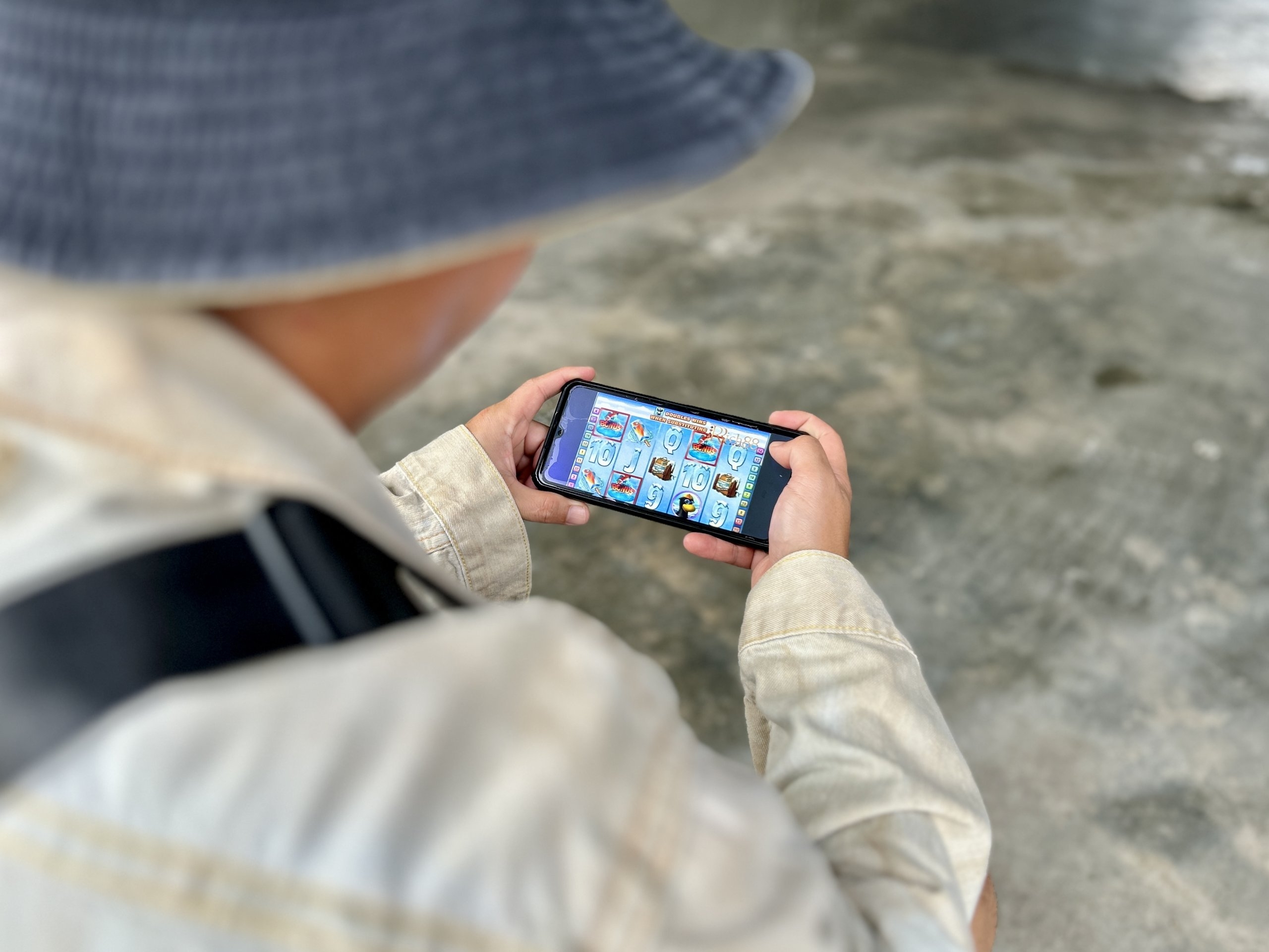 Man hit with RM10,000 fine for using phone for online gambling activities in Kuching