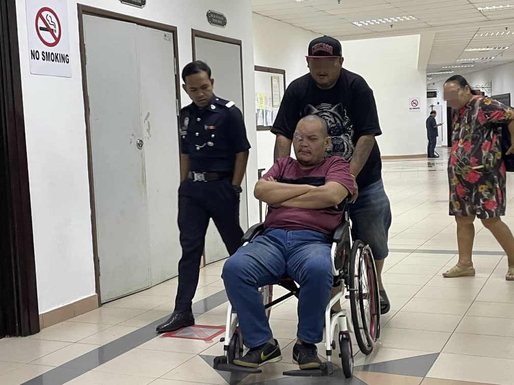 Man claims trial to attempted murder of cops in Kuching