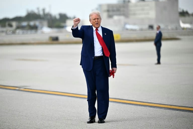 Trump signs order to extend China tariff truce by 90 days