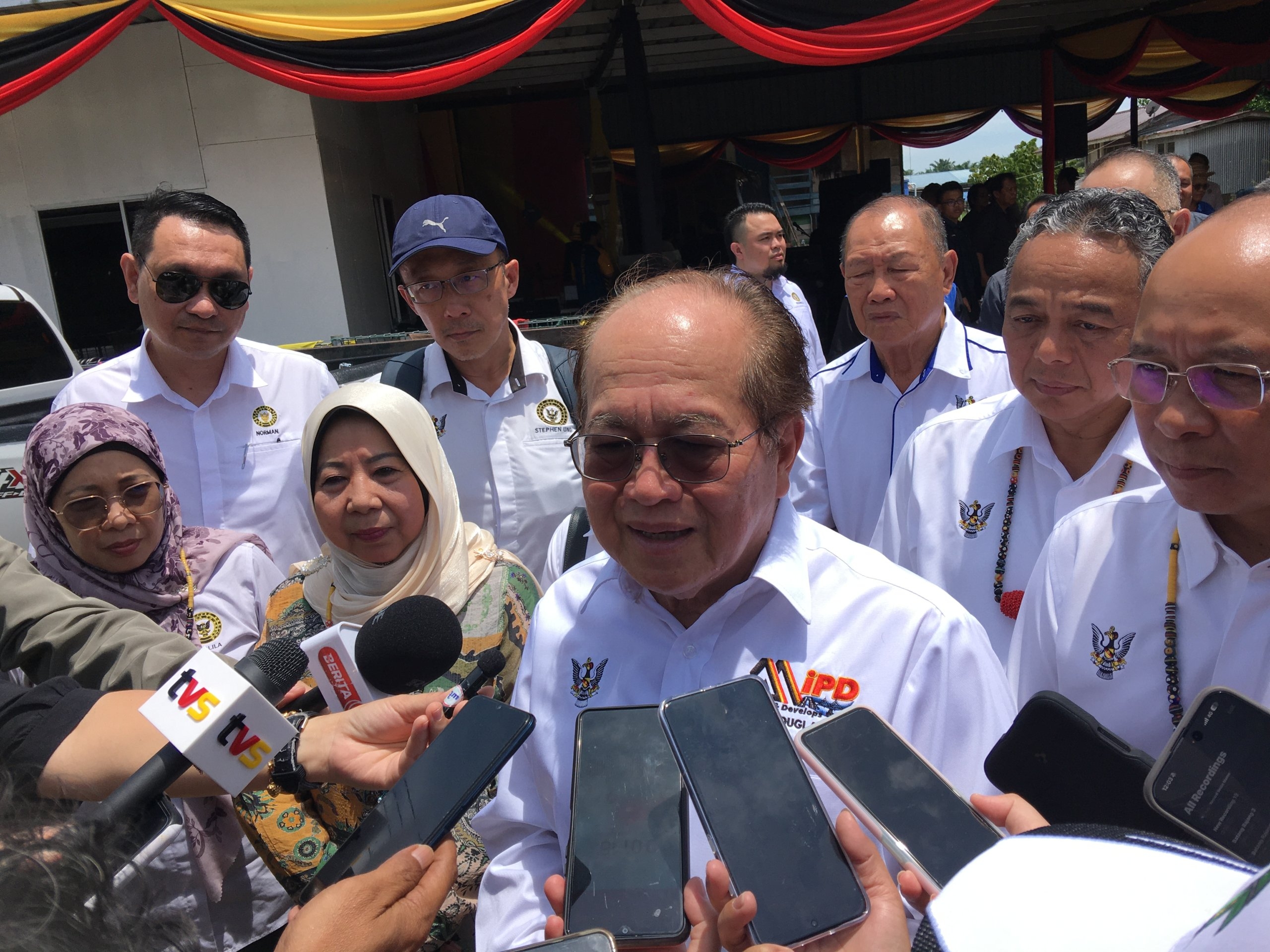 Uggah: Upgrade logging roads in Ulu Baram to state roads to improve maintenance funding