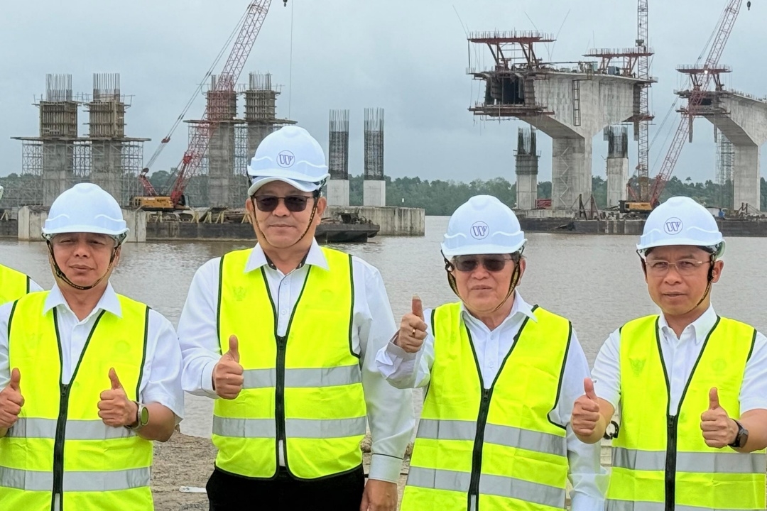 Uggah praises progress of Batang Igan Bridge, expected completion this Dec