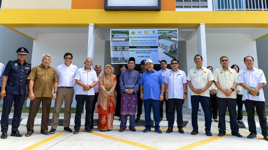 Works Ministry hands over new SMK Agama Igan teachers' quarters, supporting infra full year ahead of schedule