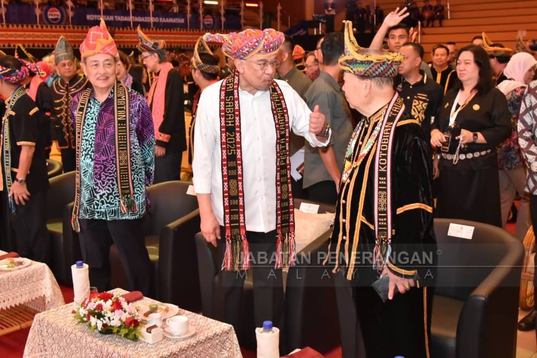 Solar streetlights for all Sabah villages