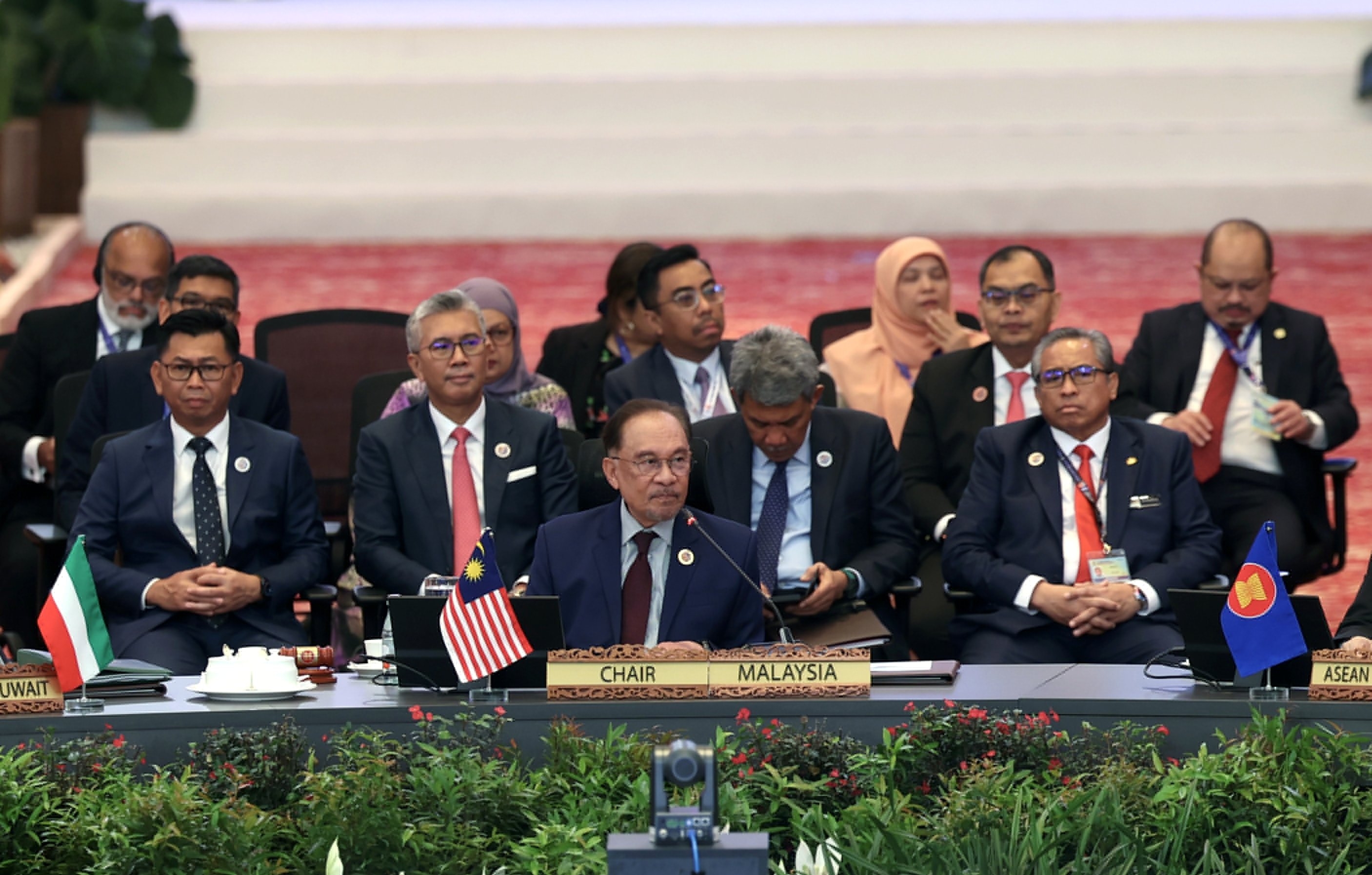 Anwar reaffirms ASEAN's balanced engagement with major powers