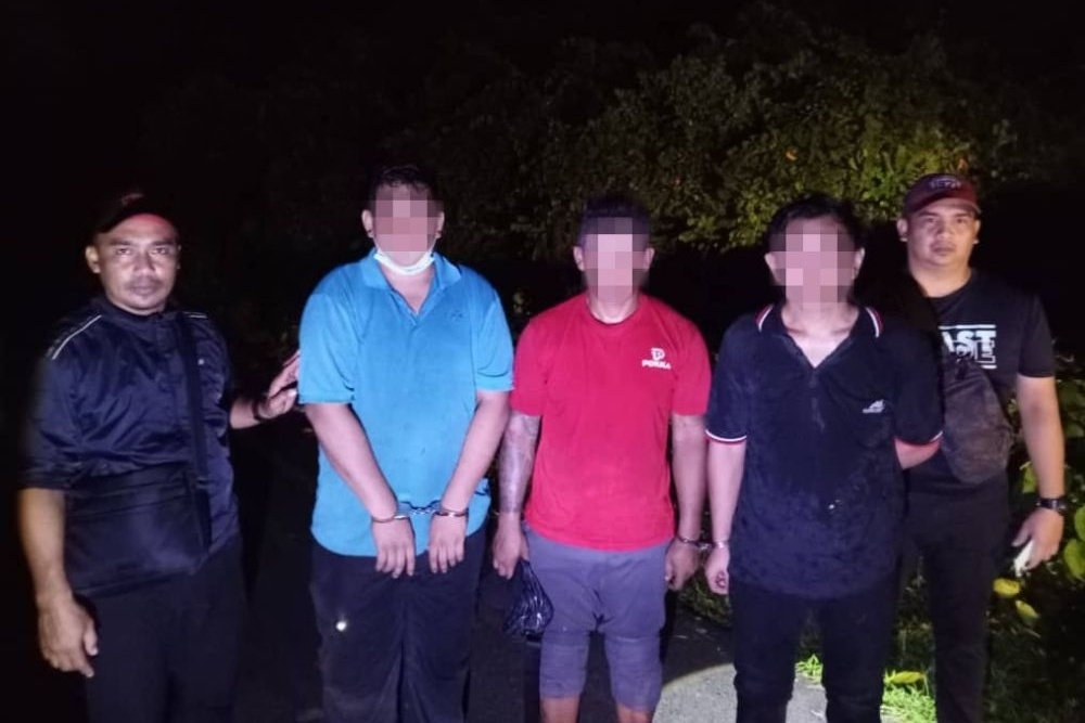 Would-be thieves caught trespassing into Jln Muara Tuang scrap goods premises