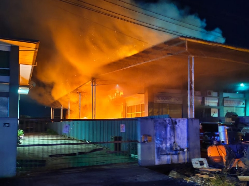 Workshops damaged, luxury car destroyed in Sibu fire