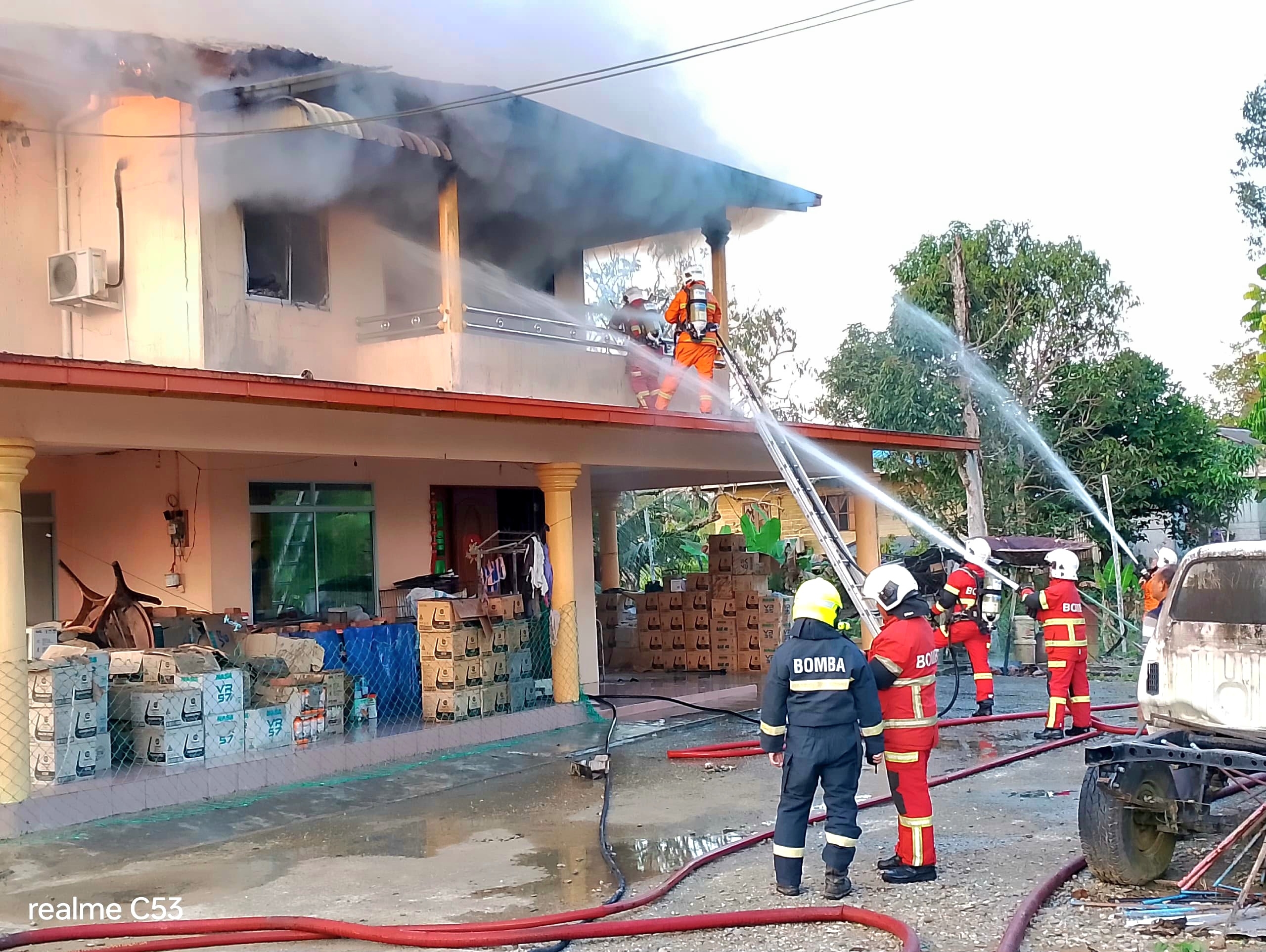 Lack of hydrant hampers firefighting effort in Sarikei house blaze