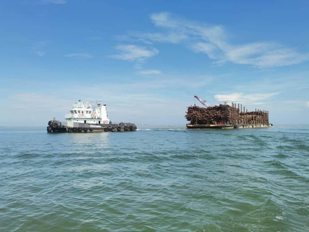 MMEA detains tugboat towing barge laden with logs in Bintulu