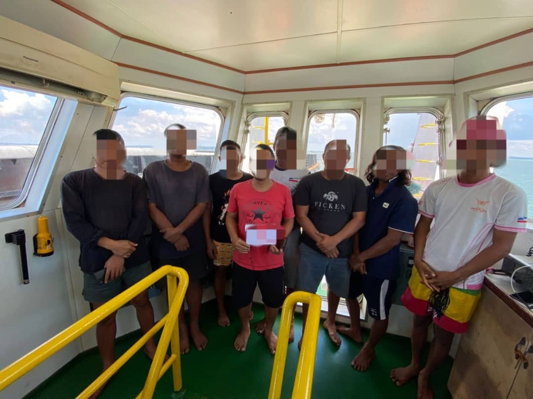 Tugboat, crew detained in Bintulu for violating shipping regulations