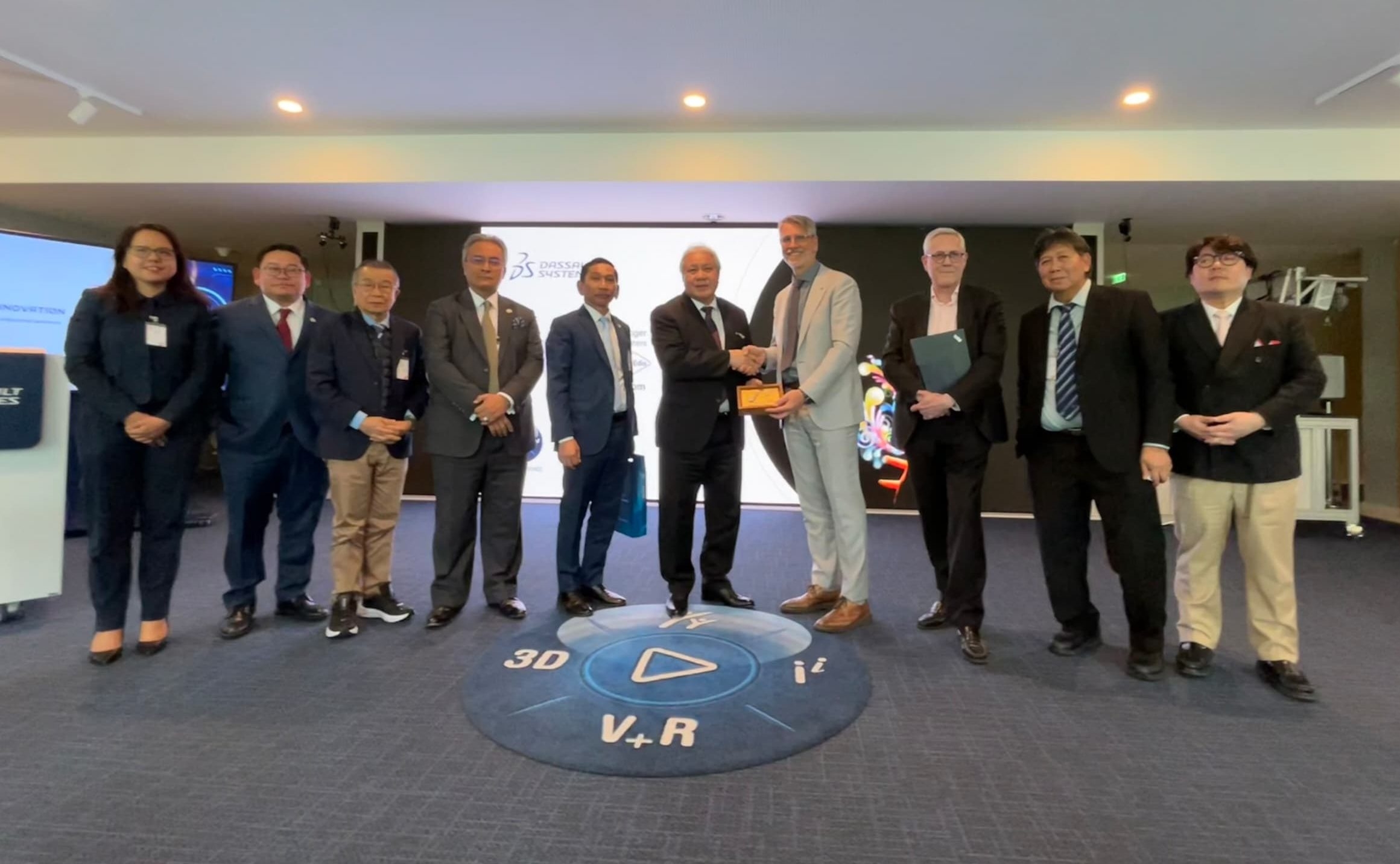 Awg Tengah: S'wak exploring collaboration with French software and engineering giant Dassault Systèmes