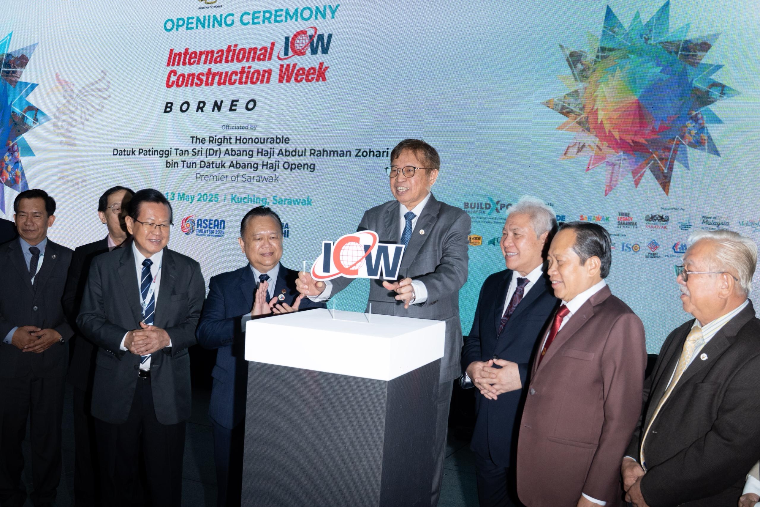 Premier urges more Sarawak contractors to register as facility management providers
