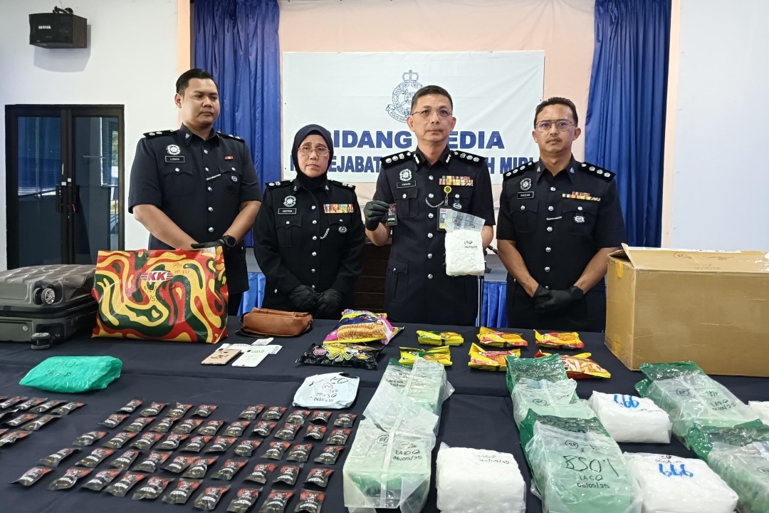 Cops nab drug mule at Miri Airport, seize 10.5kg meth and ecstasy vape pods