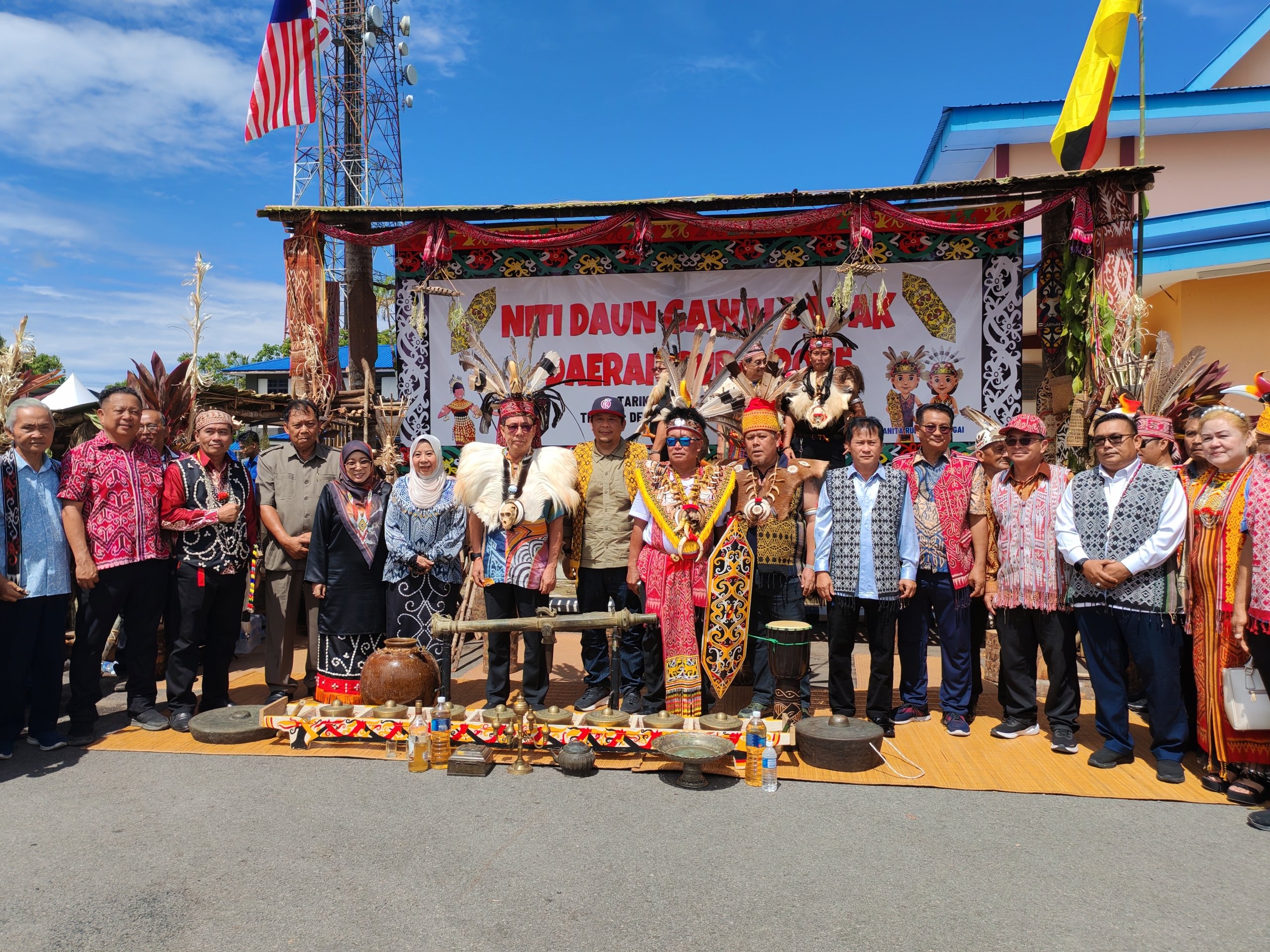 Nearly 2,000 participate in Gawai Dayak Niti Daun 2025 parade in Batu Niah