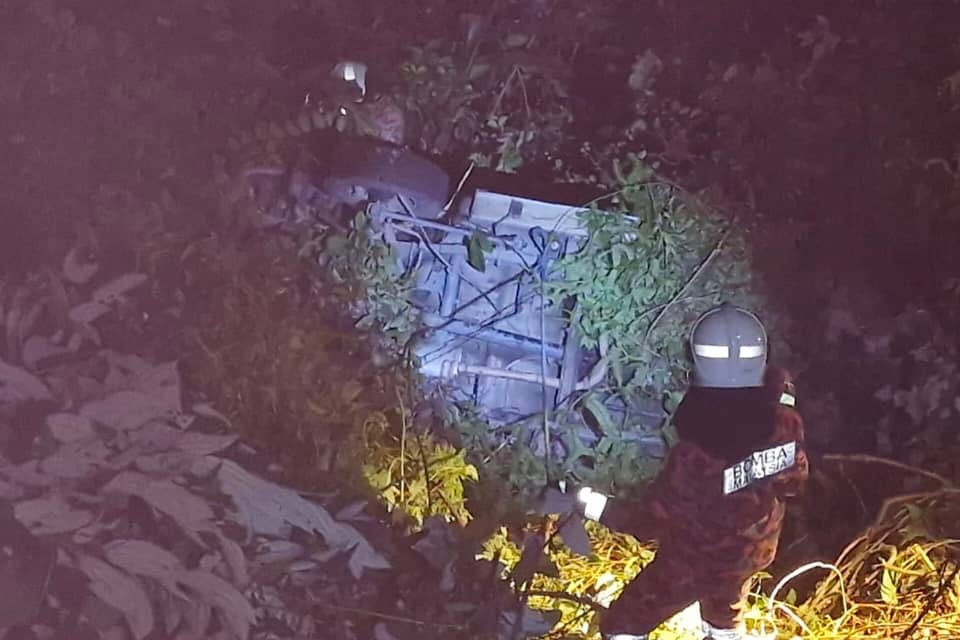Two killed as vehicle plunges into ravine in Penampang