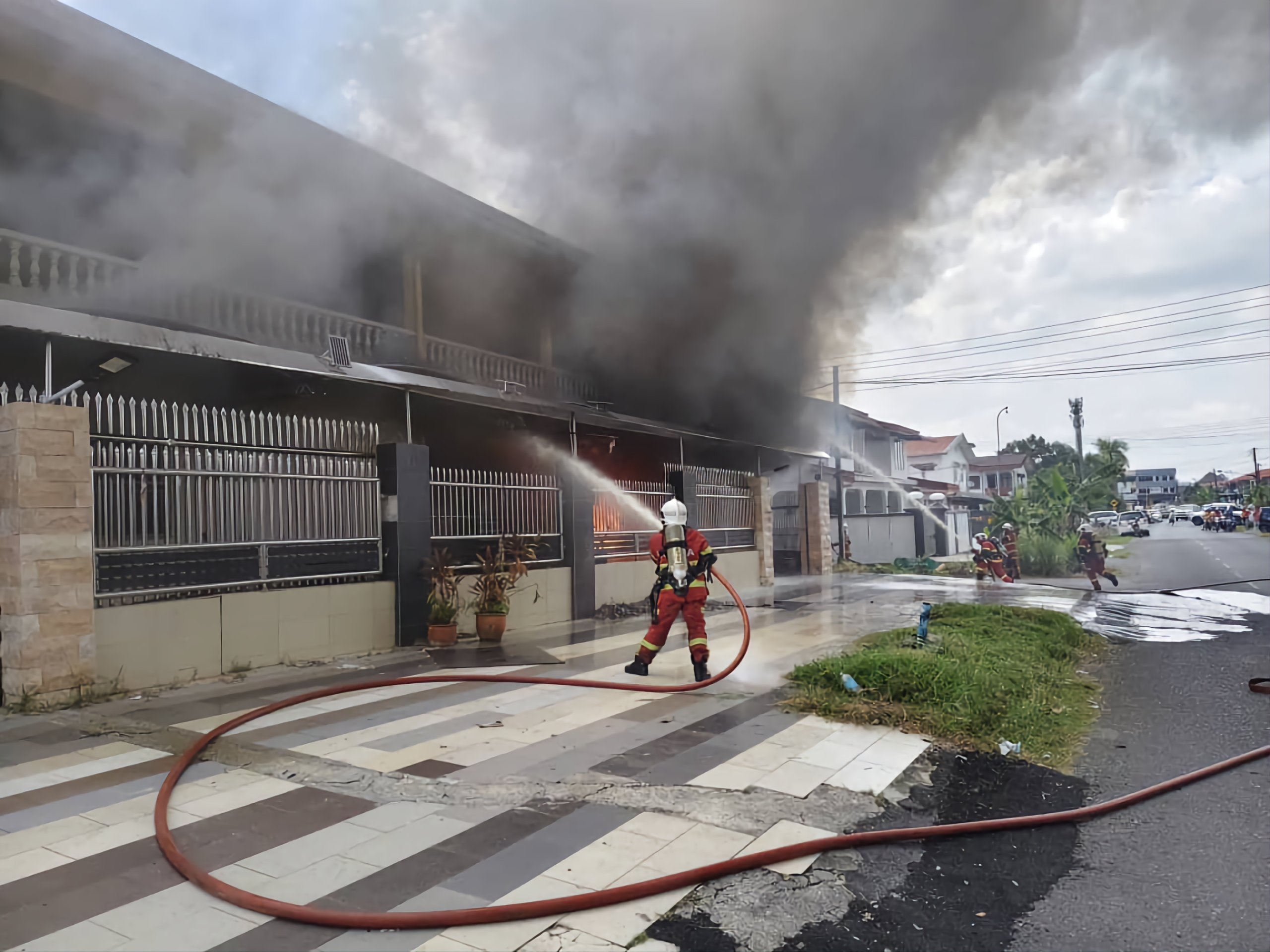 Fire destroys house in Sibu, firecrackers found inside