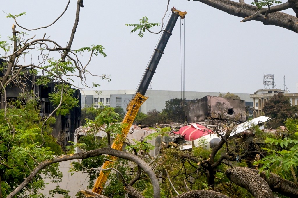 Death toll in India plane crash rises to at least 279