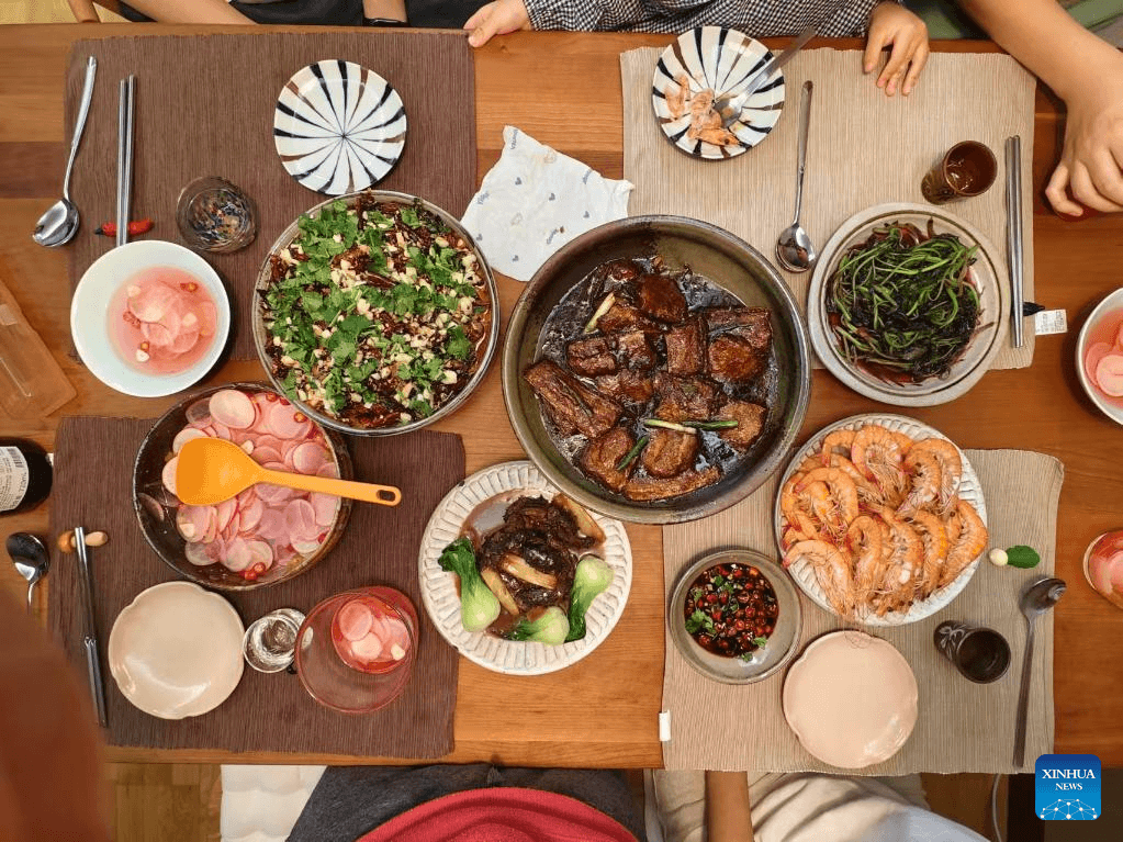 China's young kitchen wizards establishing careers as on-demand chefs