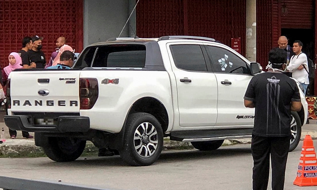 Man found shot dead in 4WD outside Klang motorcycle shop