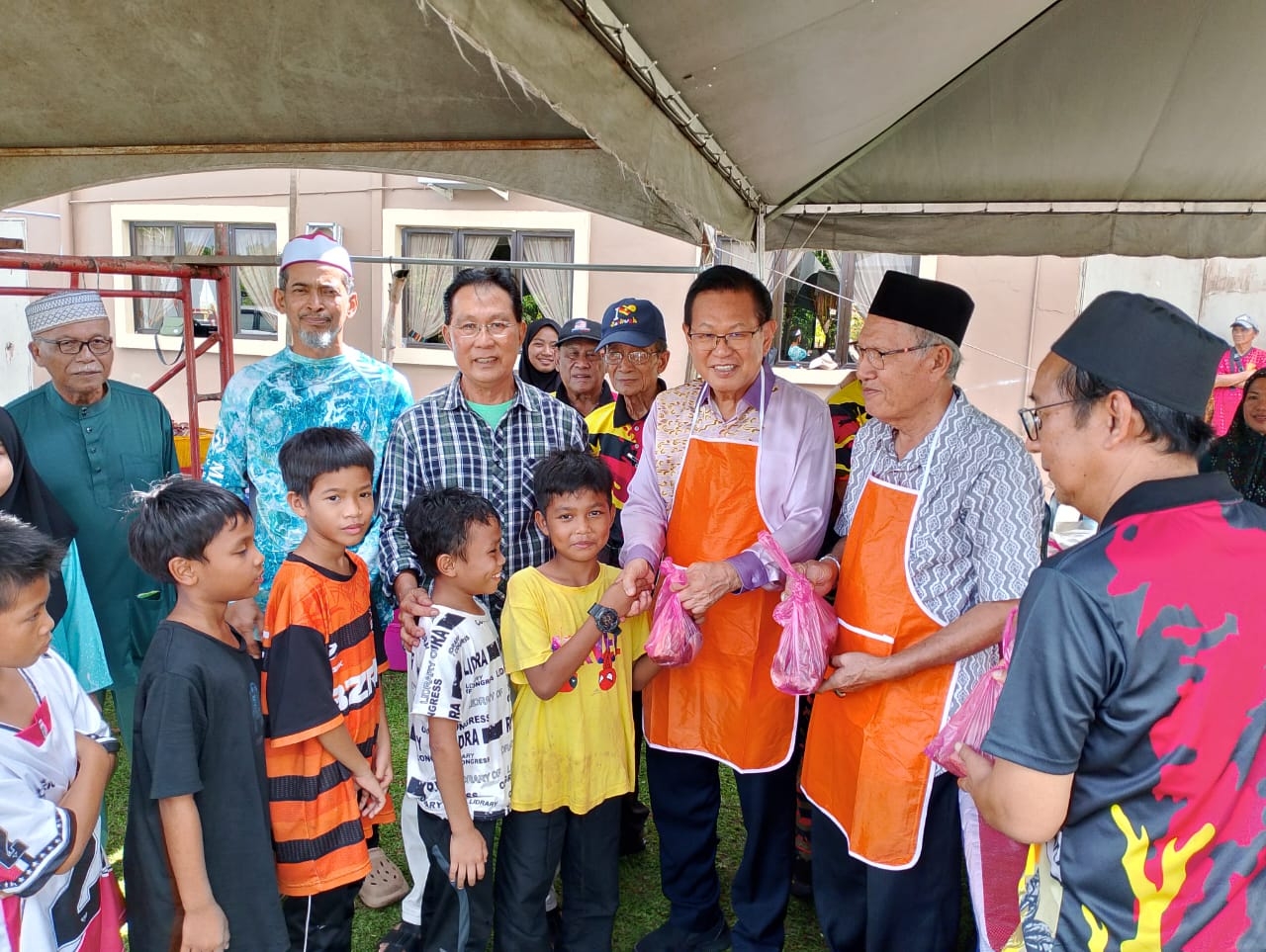 Miri community leaders perform qurban for orphans, needy families