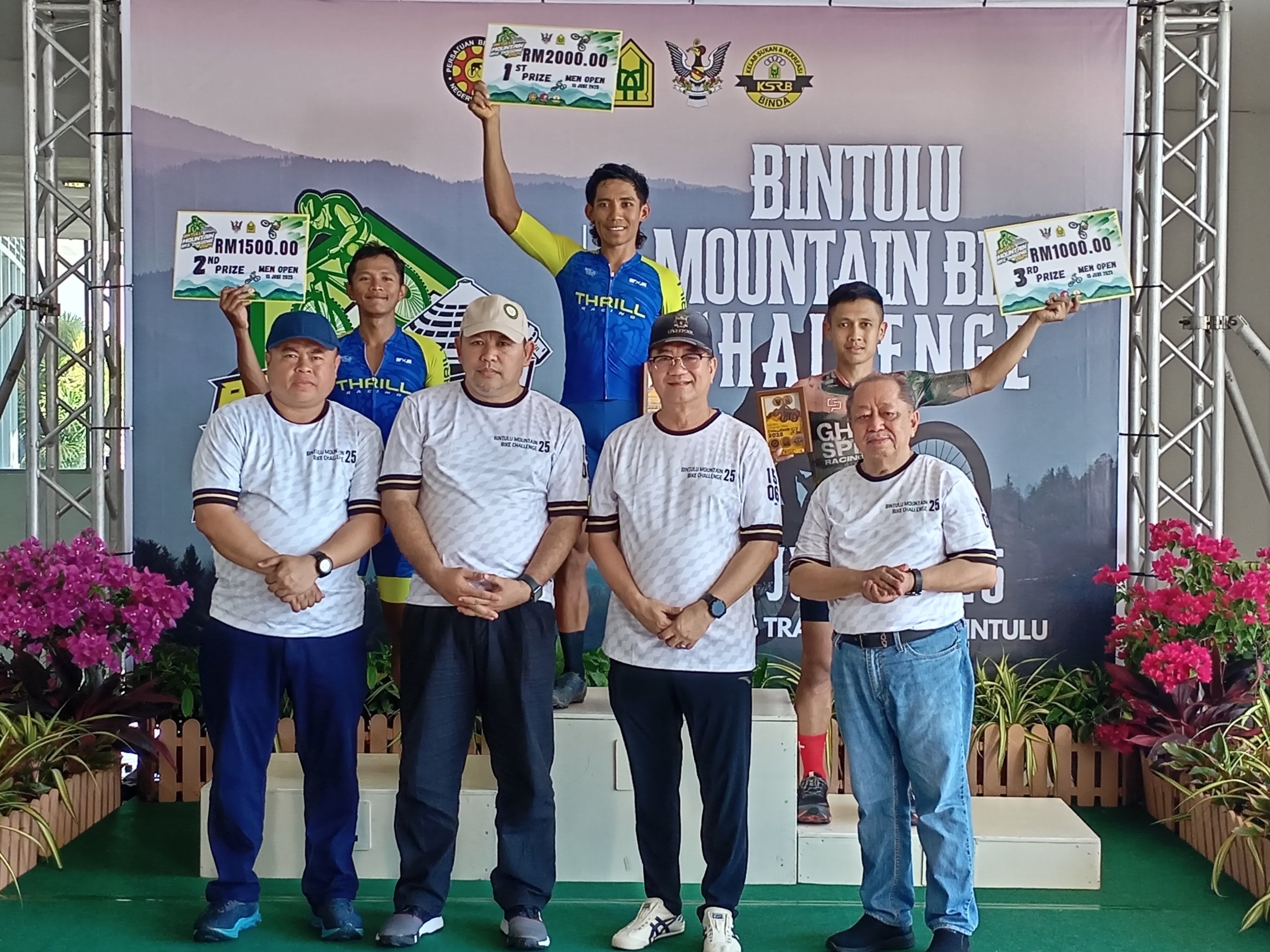 Foreign stars, local cyclists thrill Bintulu crowd