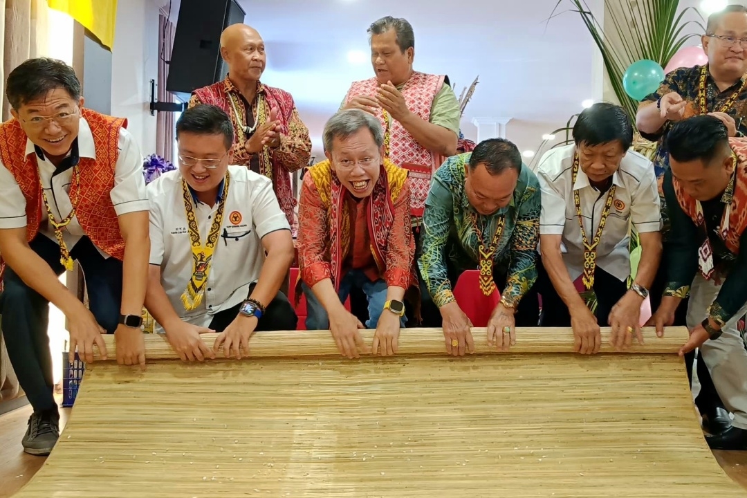 Don't adopt Peninsula's divisive culture, Dr Sim tells Sarawak political parties