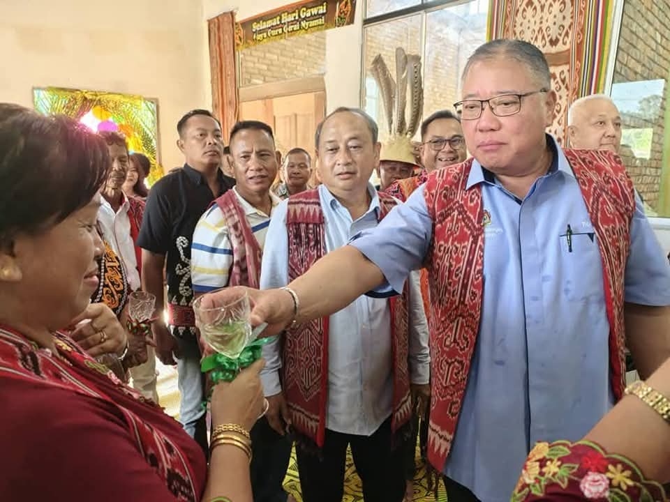 Gawai Dayak: Tiong joins festive celebrations at longhouses in Bintulu