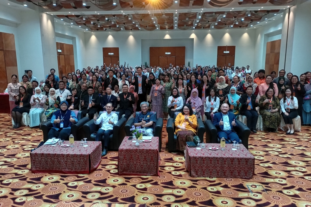 Dr Annuar challenges teachers to lead English education reform in Sarawak