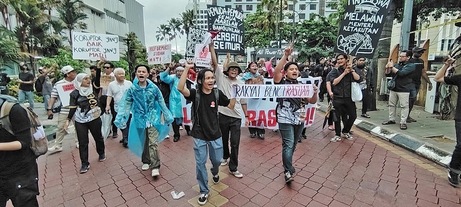 Two student rallies in KK highlight diverging views on governance and corruption