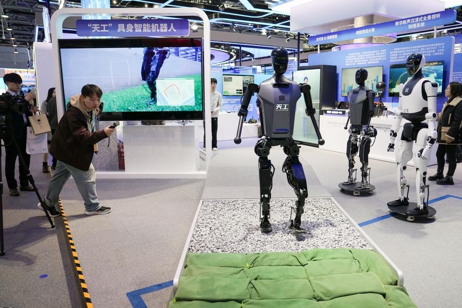 China's humanoid robots gain momentum in commercial rollout