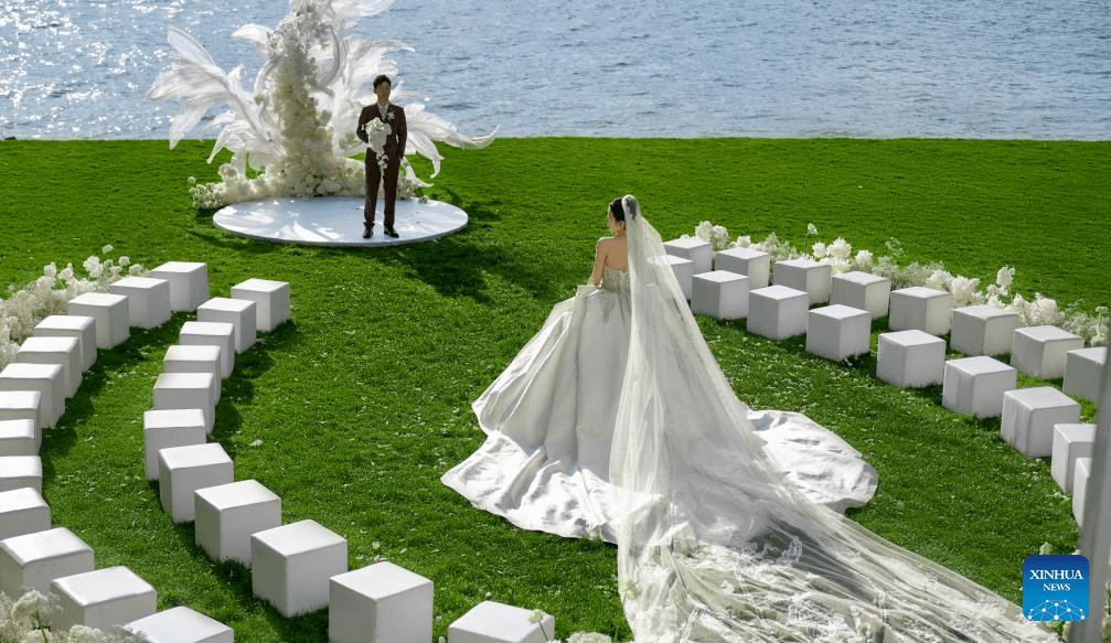 China's hassle-free marriage rule fuels travel, consumption