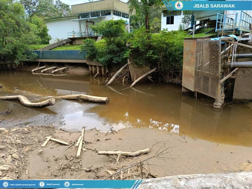 Frustration mounts in Lawas over unresolved water woes