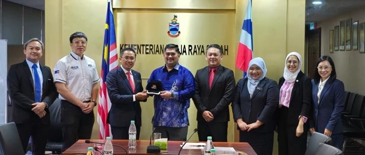 Shahelmey supports IEM Sabah's Golden Jubilee celebration