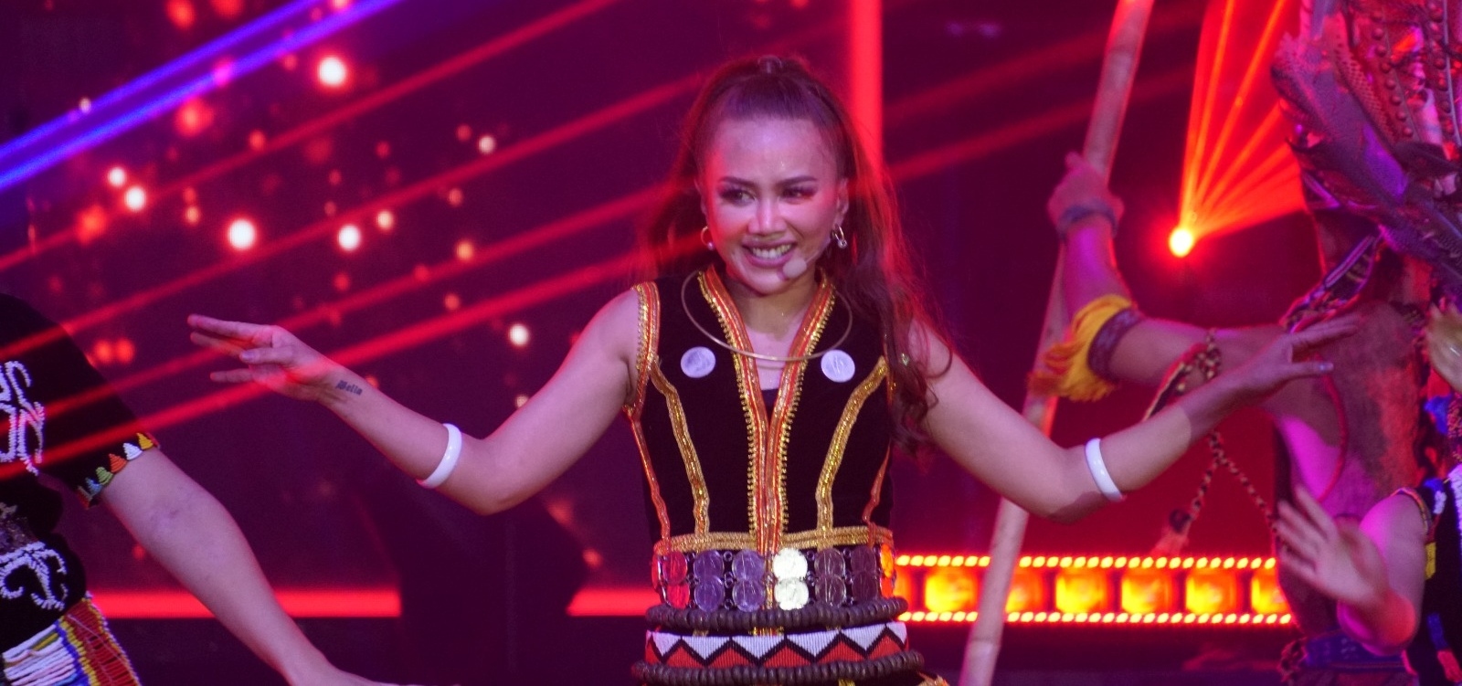 Stacy's first-ever mega solo concert in Sabah wows fans